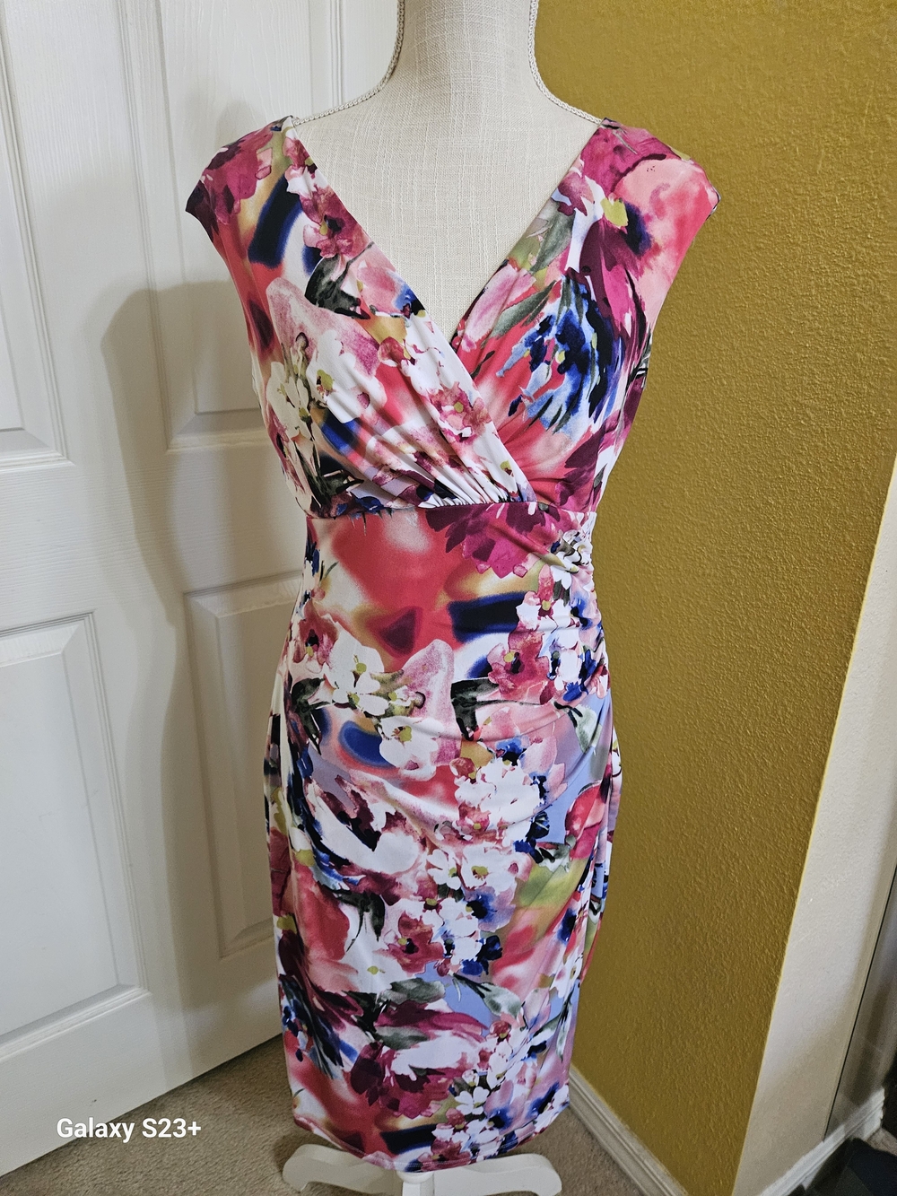 NWT Connected Apparel Knee-Length Women Sheath Floral Dress VNeck, Size 6